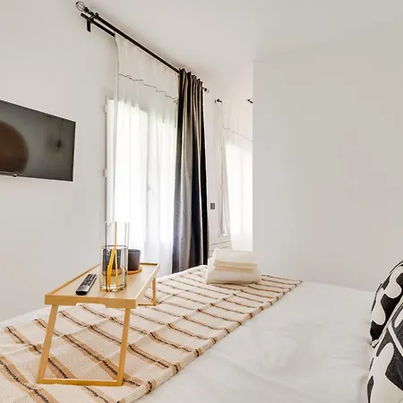 Apartman Portemaillot & La Defense 4 Bedroom 10 People